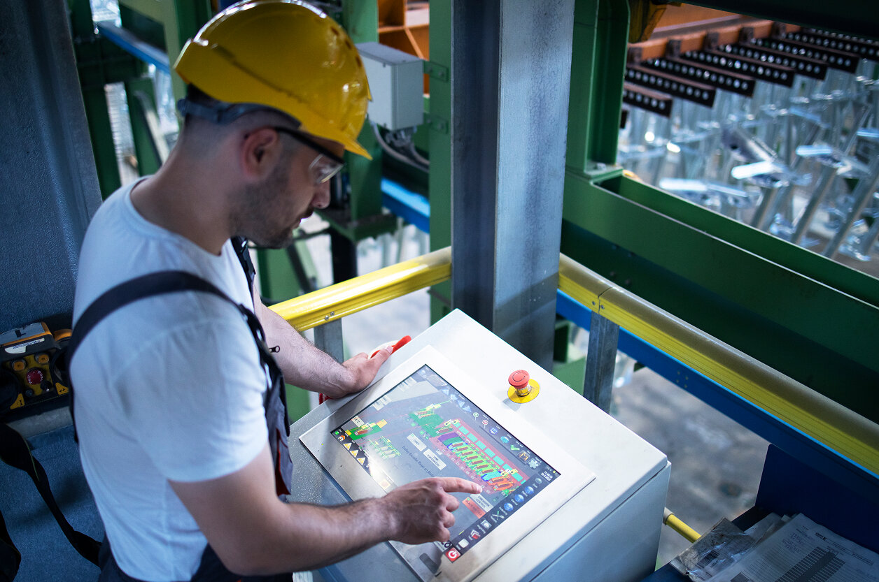 When Machines Understand You: The Rise of Adaptive HMIs in Industry and Mobility