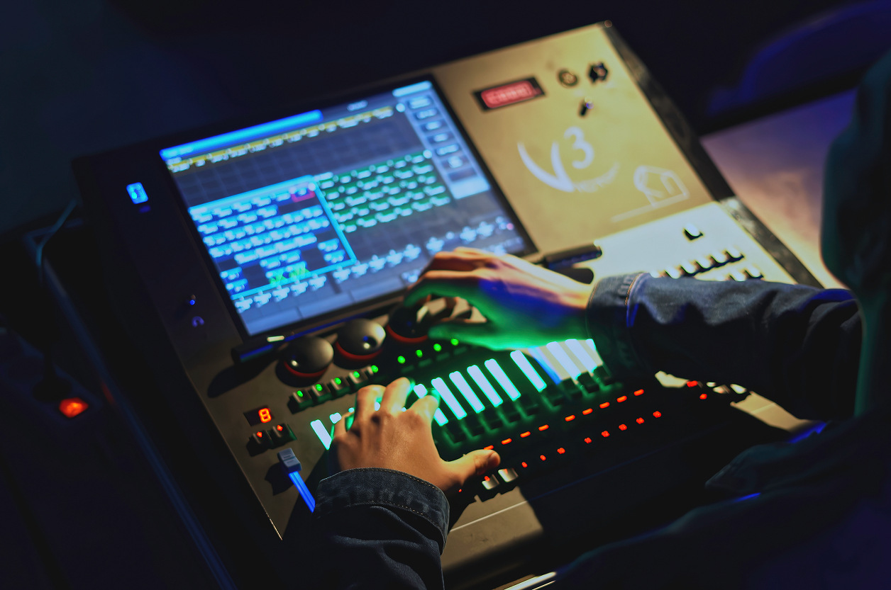 AV2 Packaging for HLS and DASH: CMAF Contracts, Low Latency, DRM, and CDN Efficiency