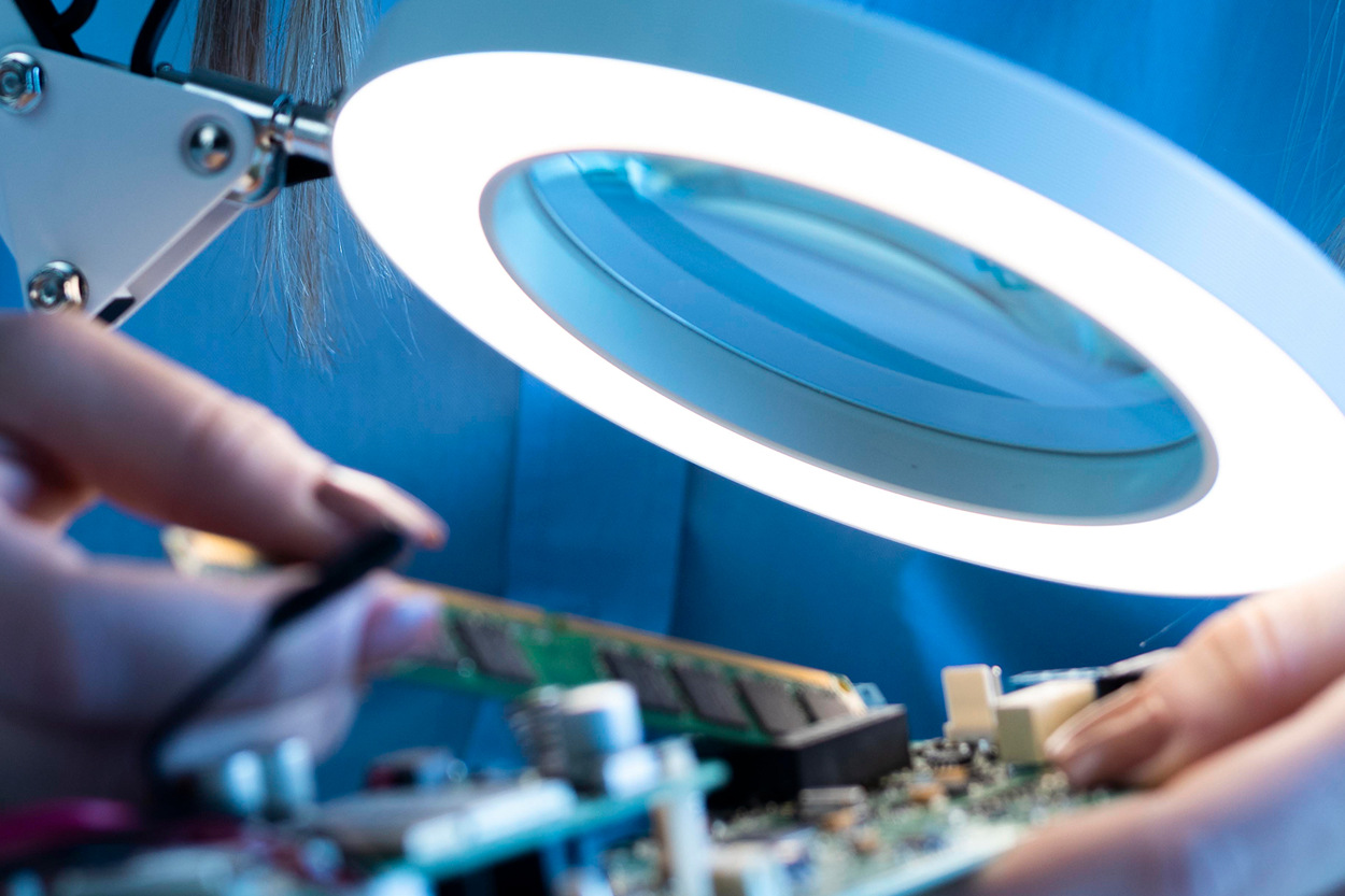 What questions shape the future of bioelectronics?