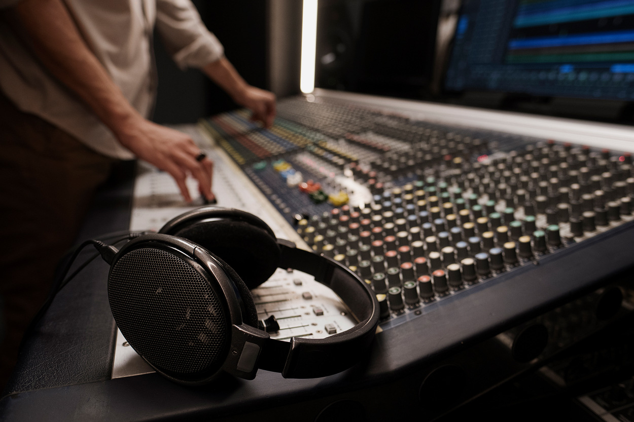 FPGA-Based Audio Processing: Real-Time DSP for Broadcasting and Telecom