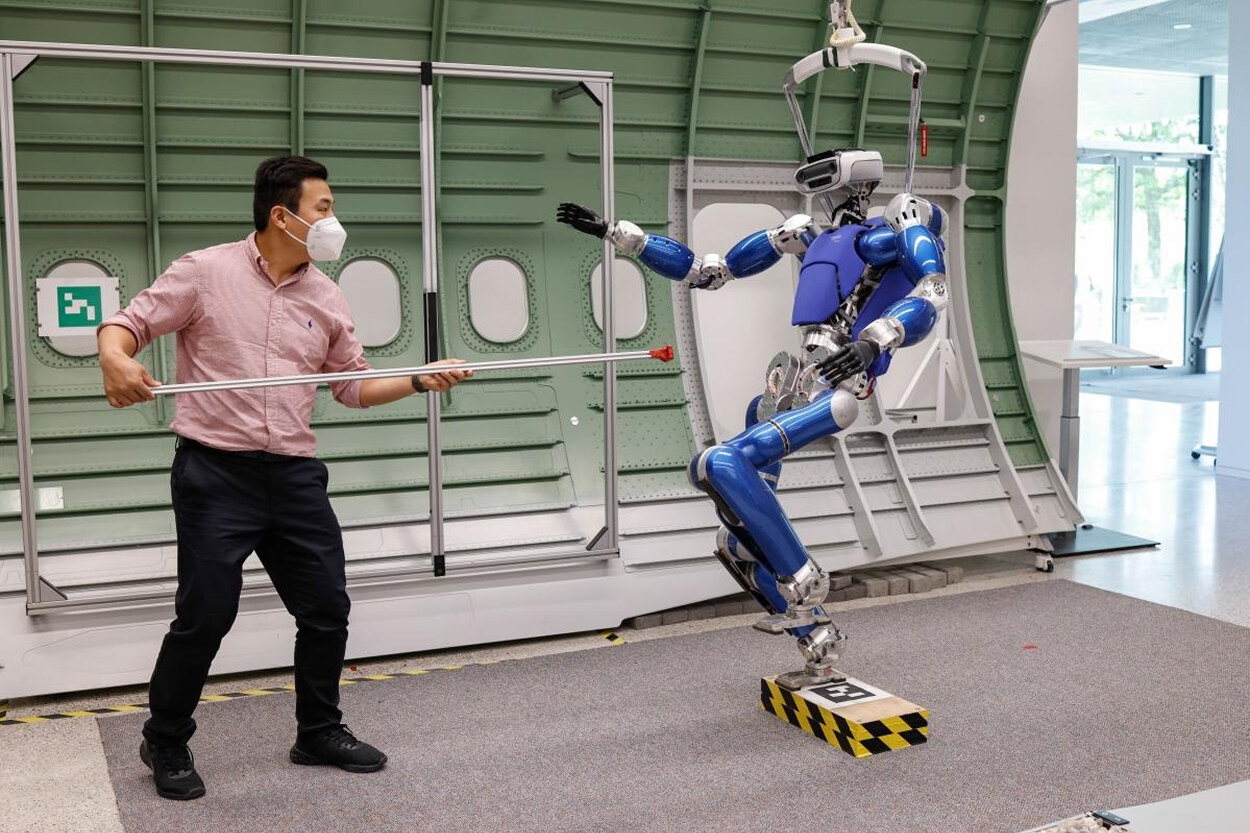 Jinoh Lee, Researcher at the Institute of Robotics and Mechatronics, Germany, working with the humanoid walking robot TORO