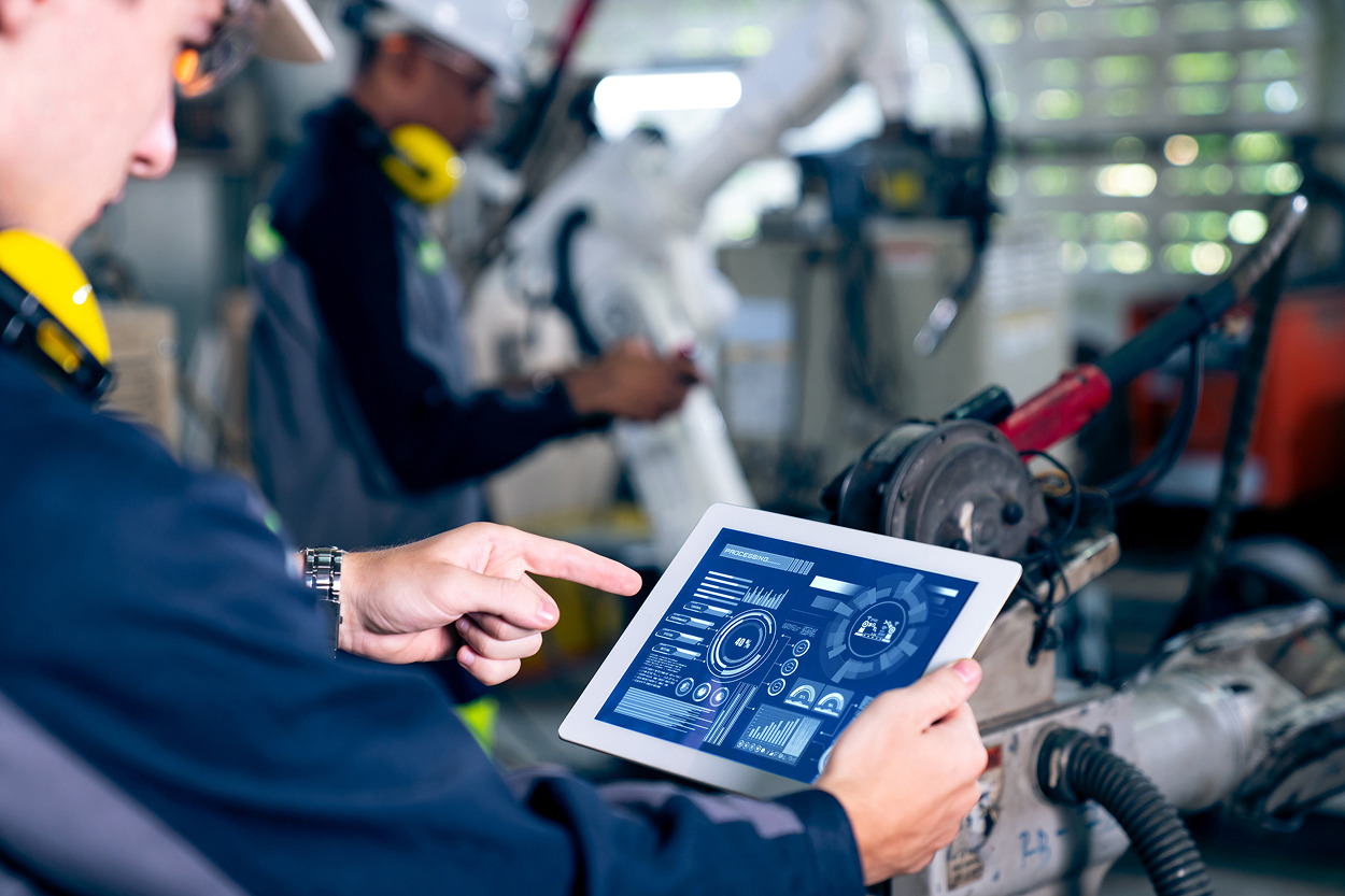 Edge-to-Cloud Integration for Closed-Loop Industrial Intelligence